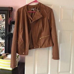 Cute brown leather jacket!